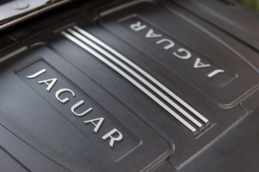  Jaguar XF Supercharged 2012 года  (фото 36 из 65)